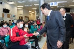  谭俊荣巡视卫生中心 关切流感疫苗接种情况  - 新闻局